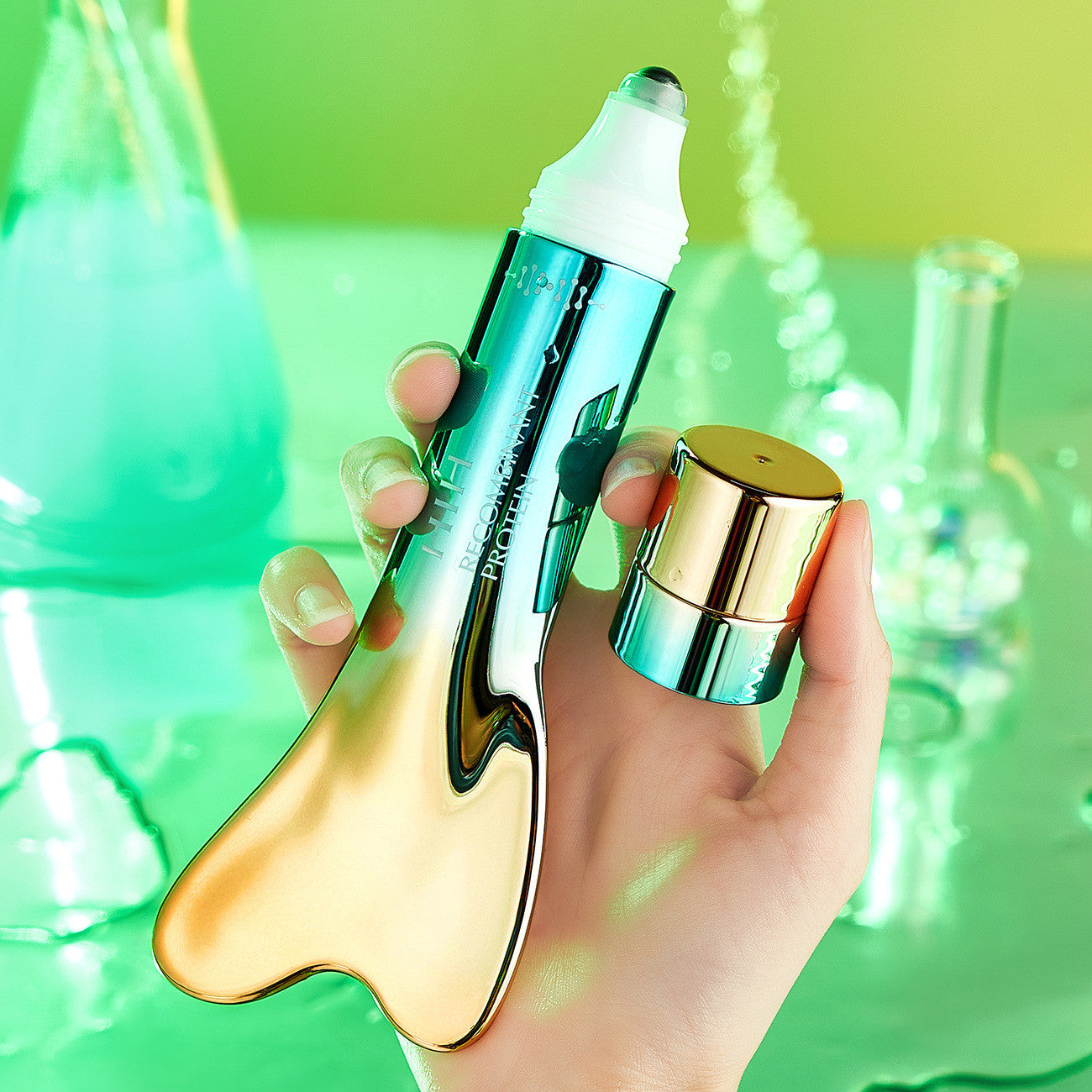 CONTORNO DE OJOS CON MASAJEADOR